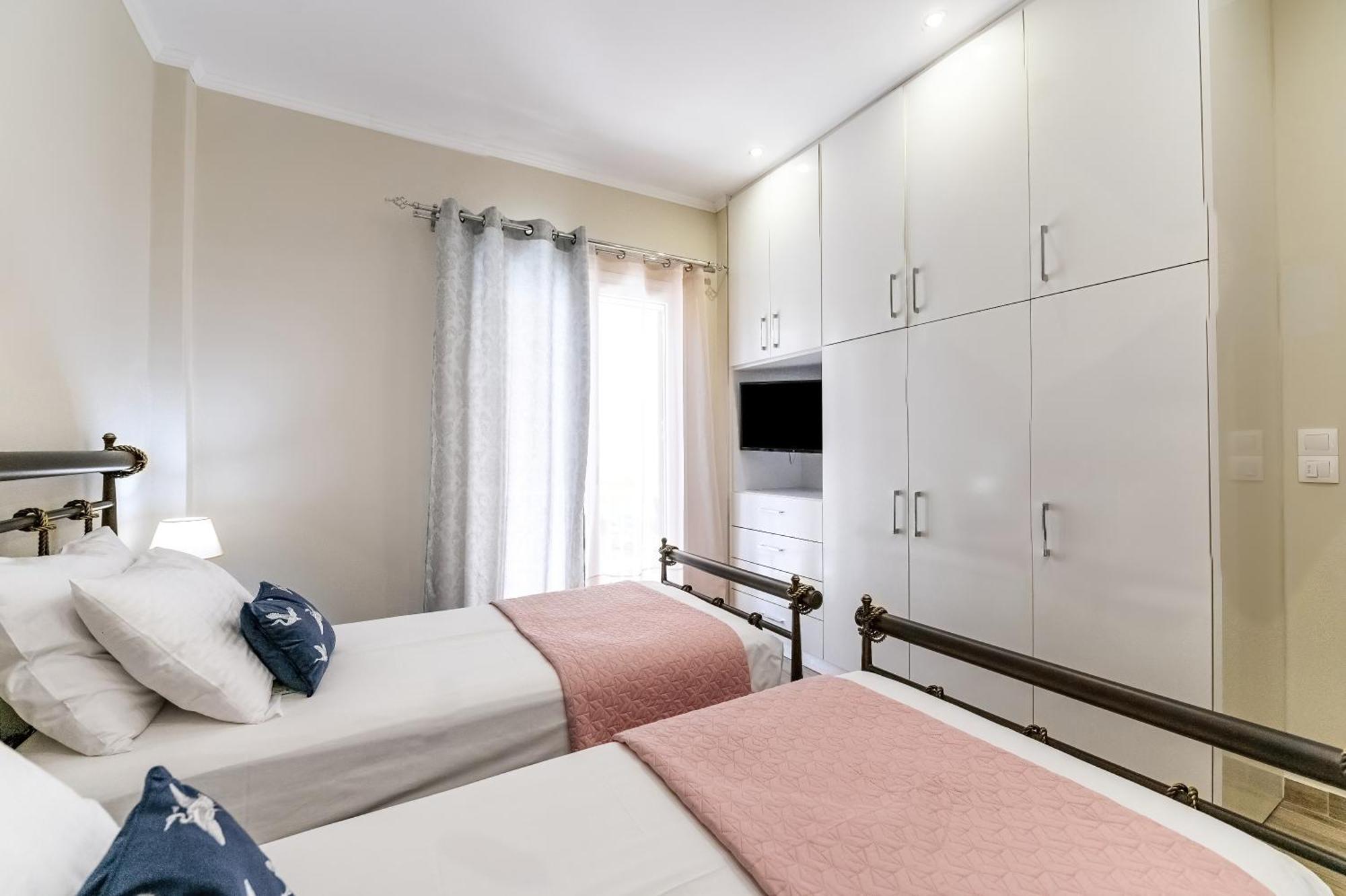 Gusta * Corfu (city)